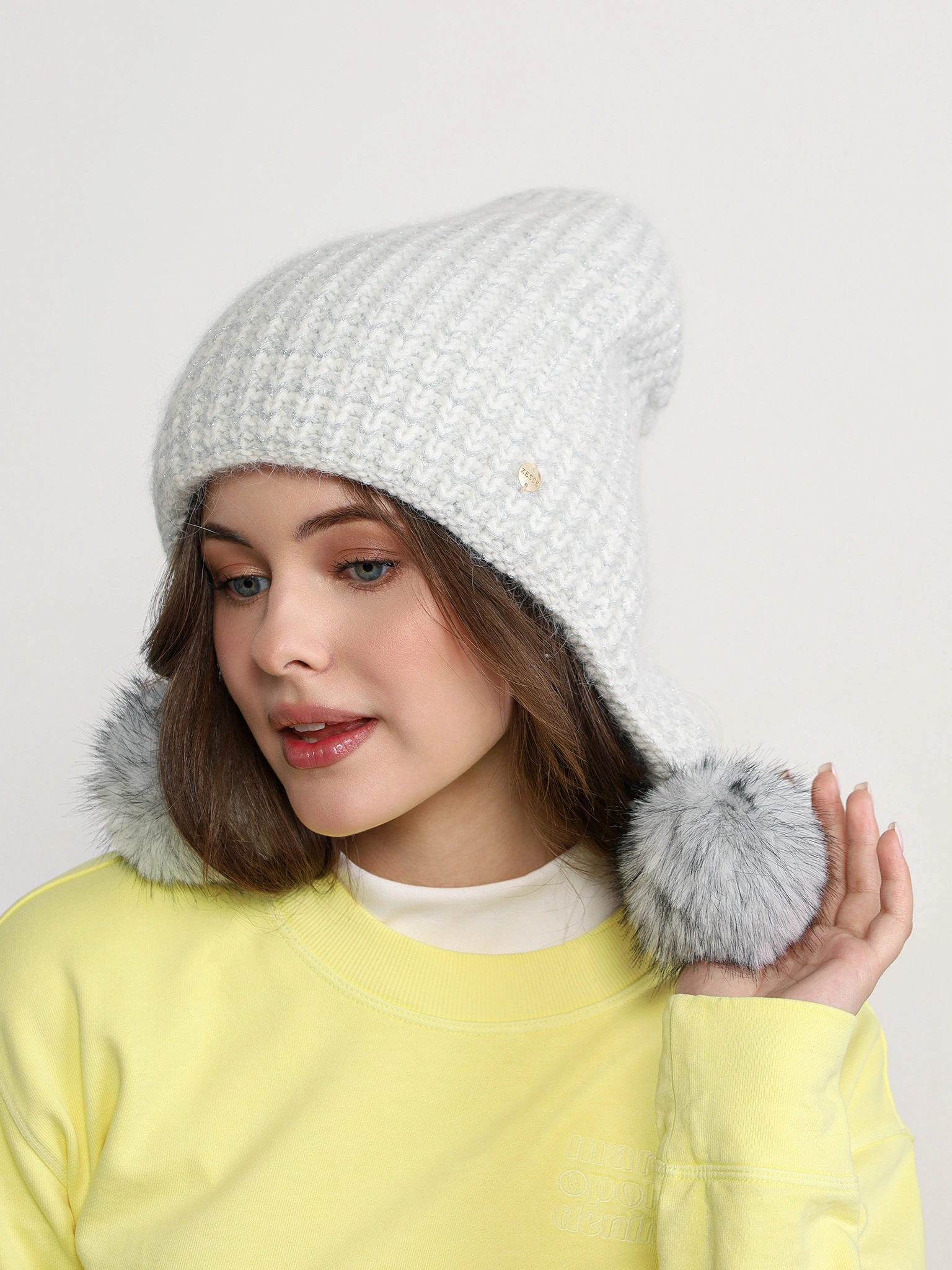 Шапка-капор из ангоры с нейлоном с меховыми помпонами с люрексом в ассортименте